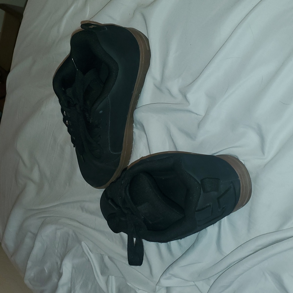 DC skating shoes